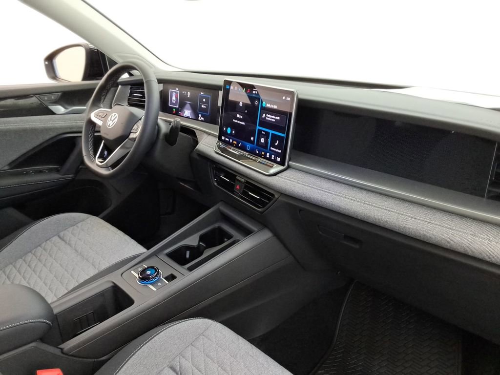 Certified 2025 Volkswagen Tiguan S FWD image 21