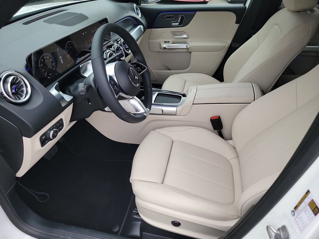 New 2025 Mercedes-Benz GLB 250 4MATIC image 8
