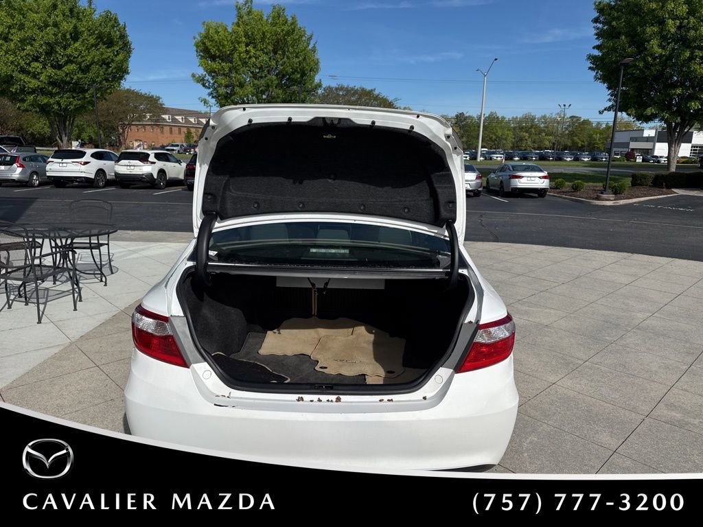 Used 2016 Toyota Camry LE image 6