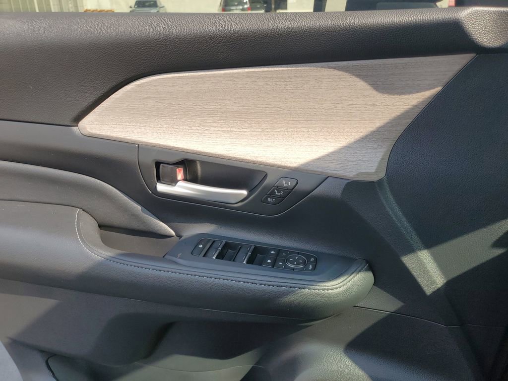 Used 2024 Toyota Grand Highlander AWD image 26