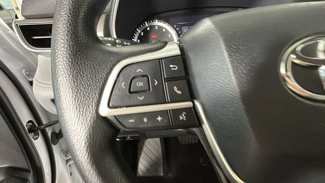 Used 2023 Toyota Highlander L FWD image 15