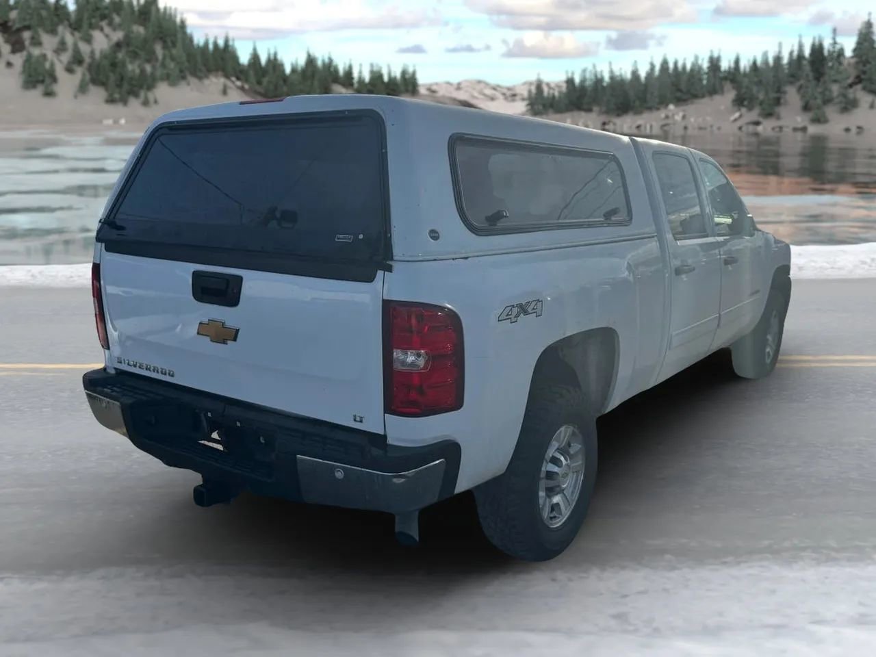 Used 2010 Chevrolet Silverado 2500 LT w/ Exterior Plus Package AWD/4WD image 3