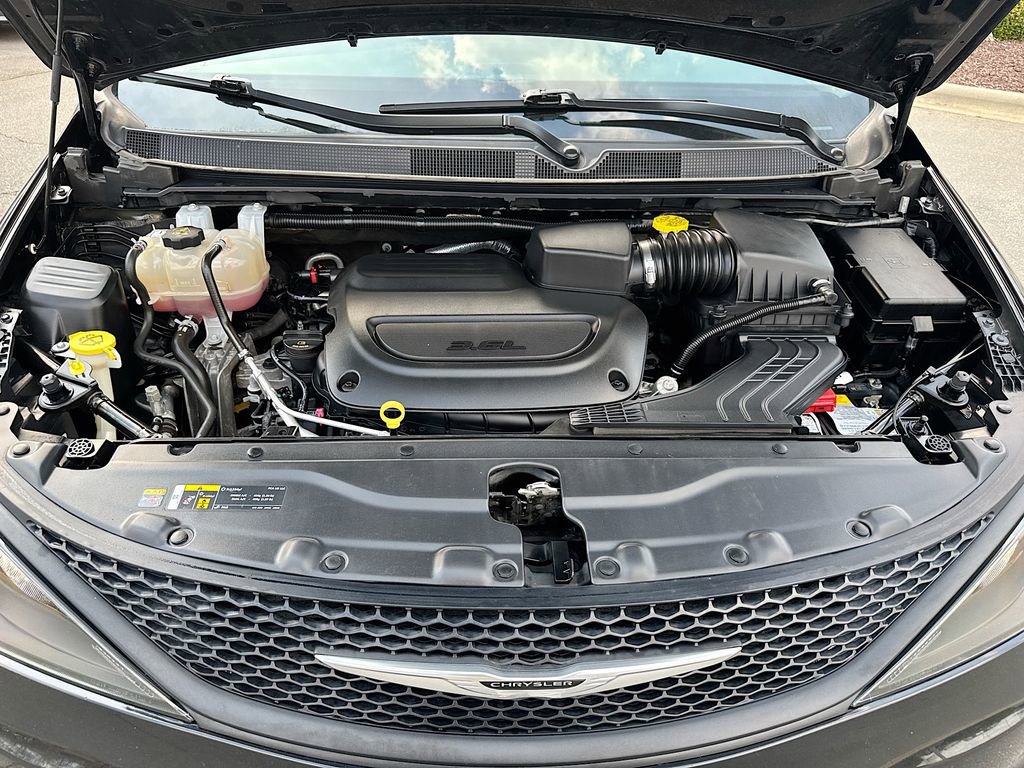 Used 2023 Chrysler Voyager LX image 25