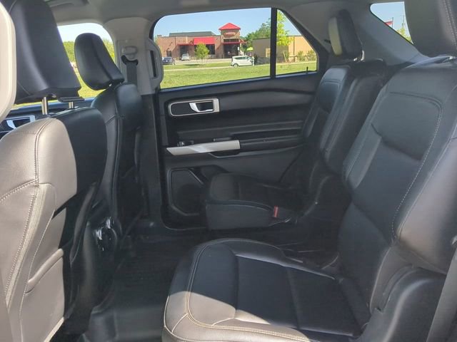 Used 2021 Ford Explorer XLT w/ Equipment Group 202A AWD/4WD image 13