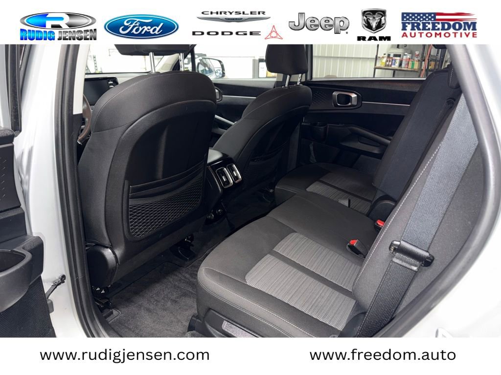 Used 2021 Kia Sorento LX FWD image 12