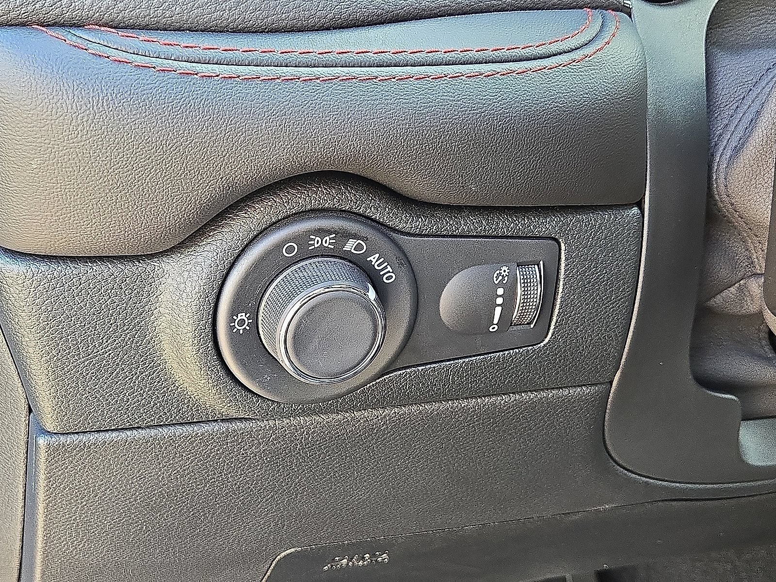 Used 2025 Dodge Durango GT AWD/4WD image 24