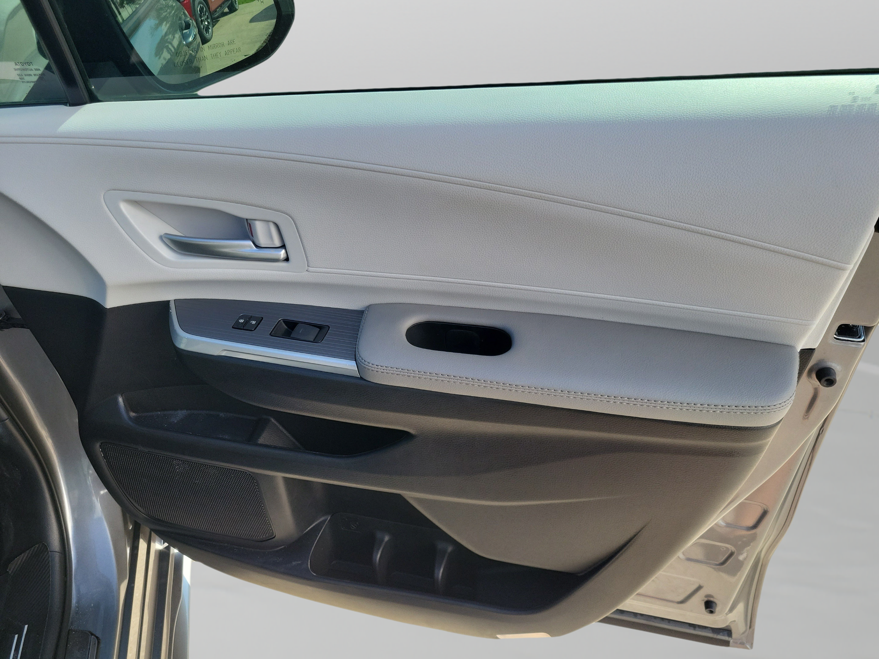 Certified 2026 Toyota Sienna XLE FWD image 30
