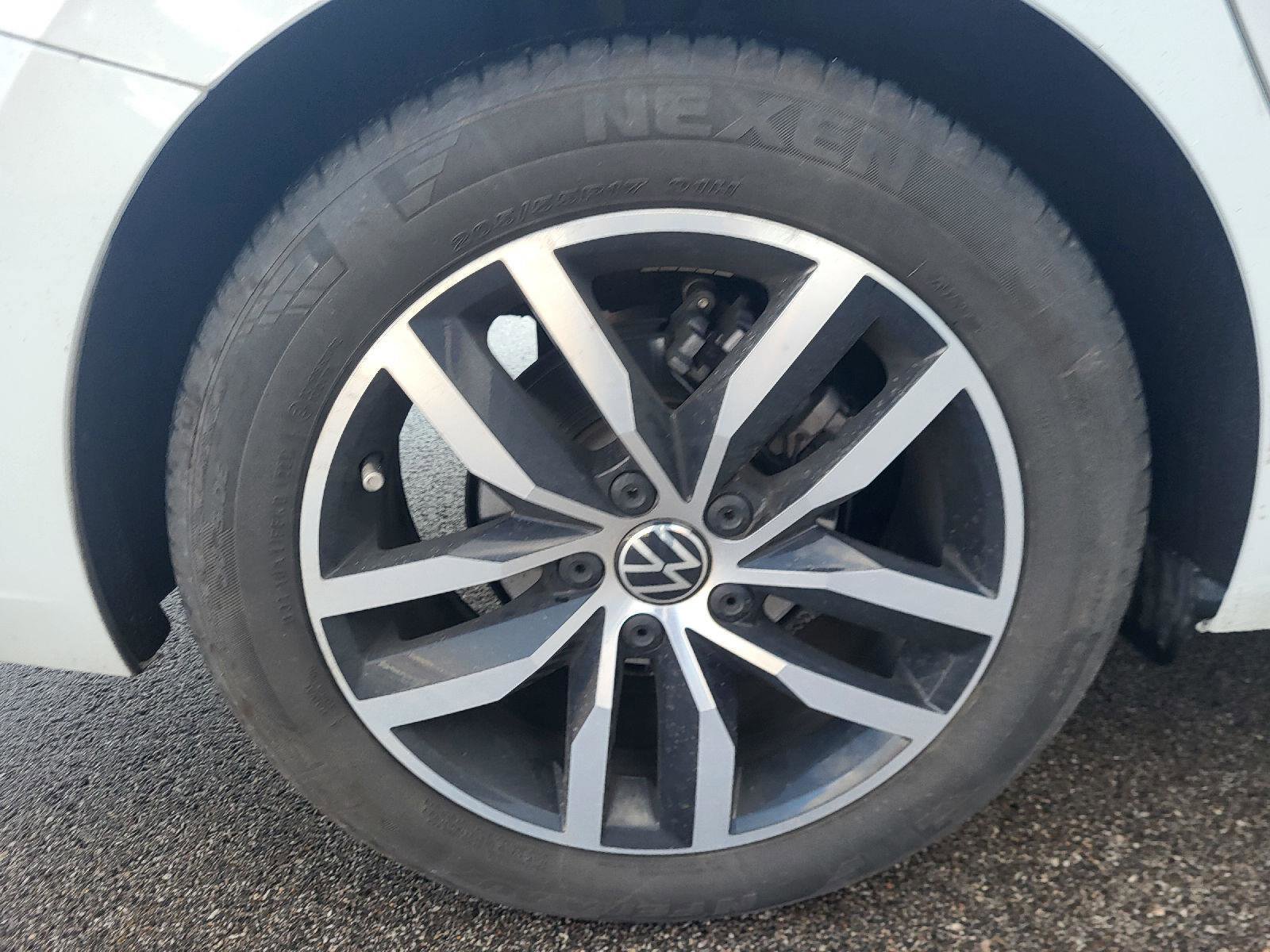 Used 2025 Volkswagen Jetta SE w/ Sunroof Package image 13