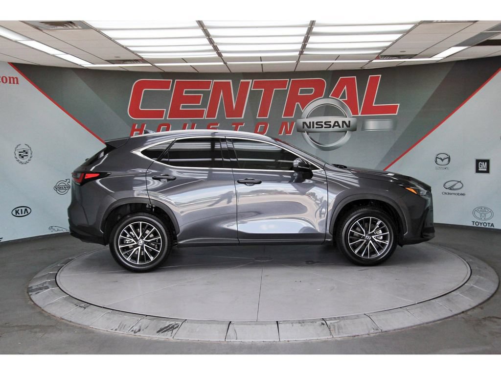 Used 2025 Lexus NX 250 FWD w/ Towing Package (2000 Lbs) image 5