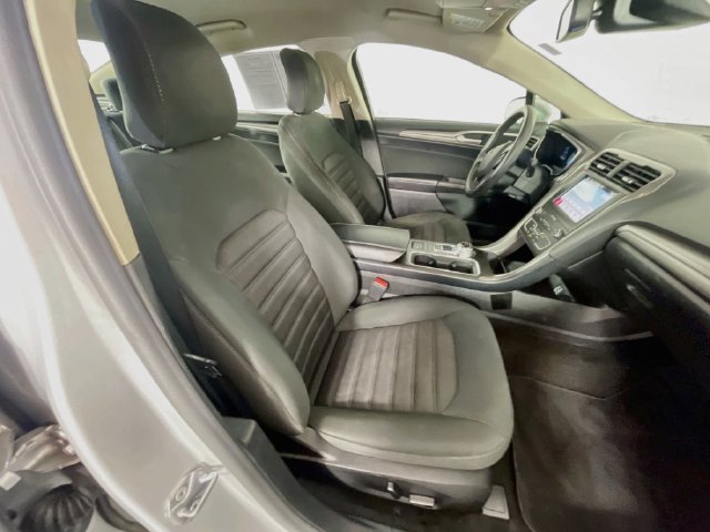 Used 2019 Ford Fusion SE FWD image 28