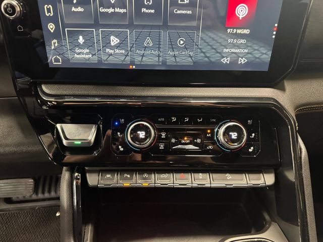 Used 2023 GMC Sierra 1500 AT4 w/ AT4 Preferred Package AWD/4WD image 3