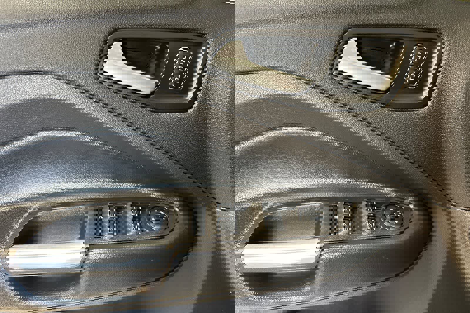 Used 2019 Ford Escape SE image 13