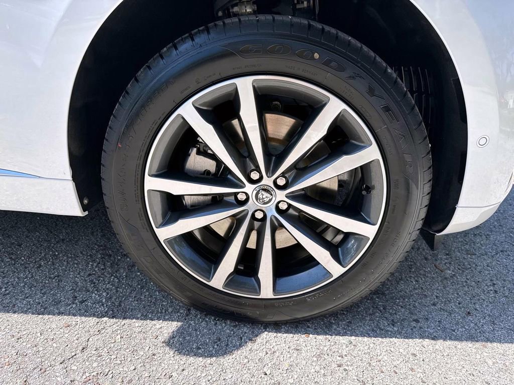 Used 2026 Jaguar F-PACE R-Dynamic S image 8