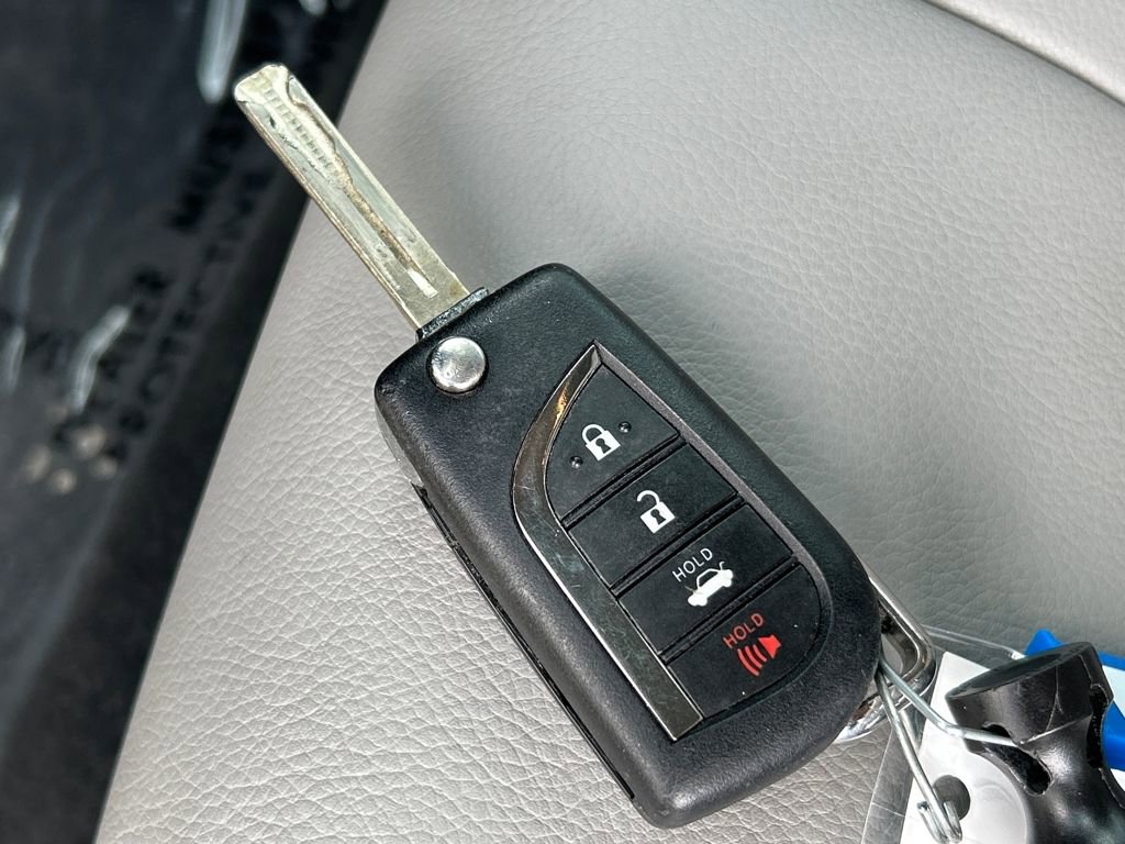 Used 2022 Toyota Camry SE image 31