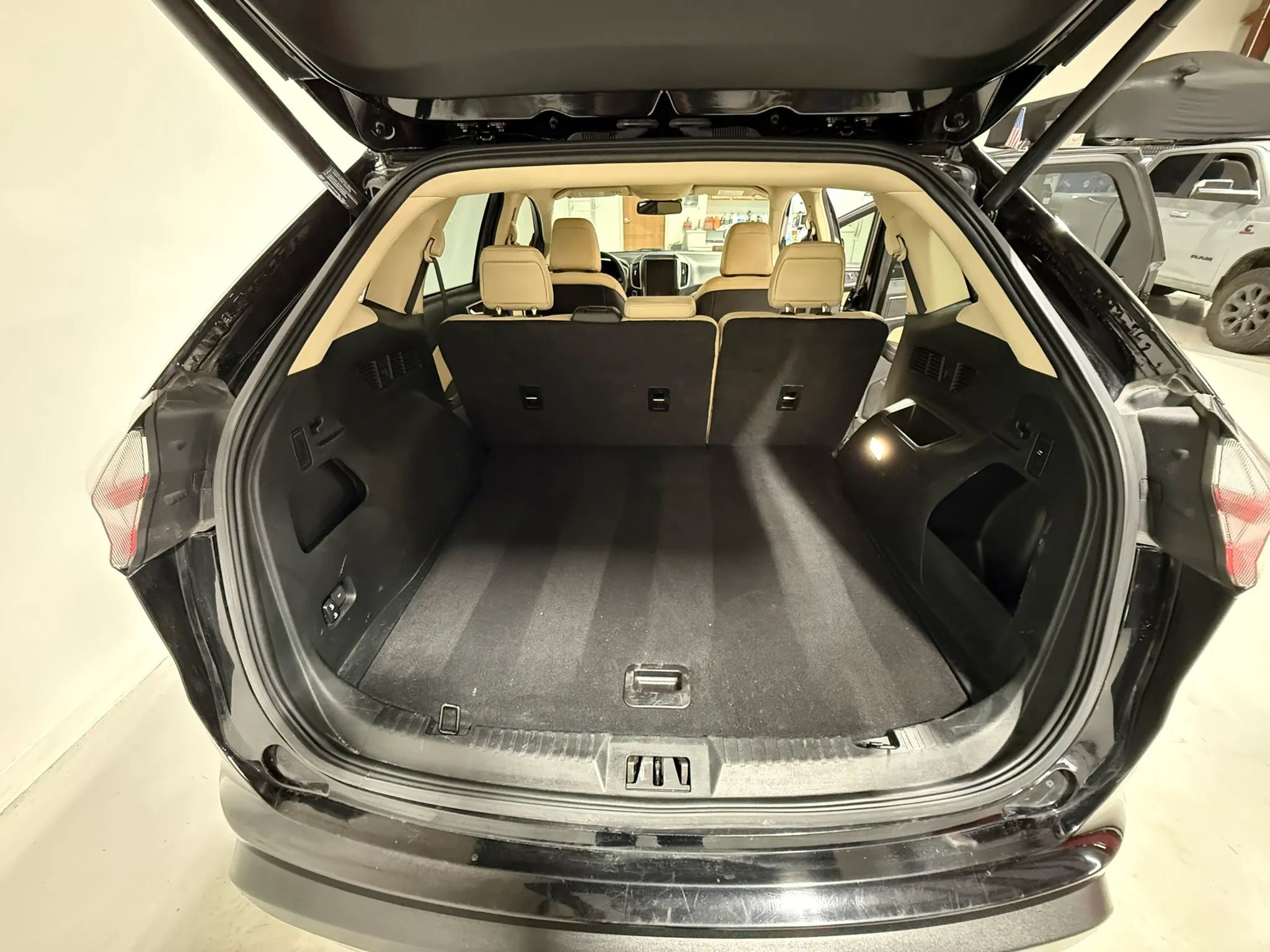 Used 2021 Ford Edge SEL w/ Convenience Package image 13