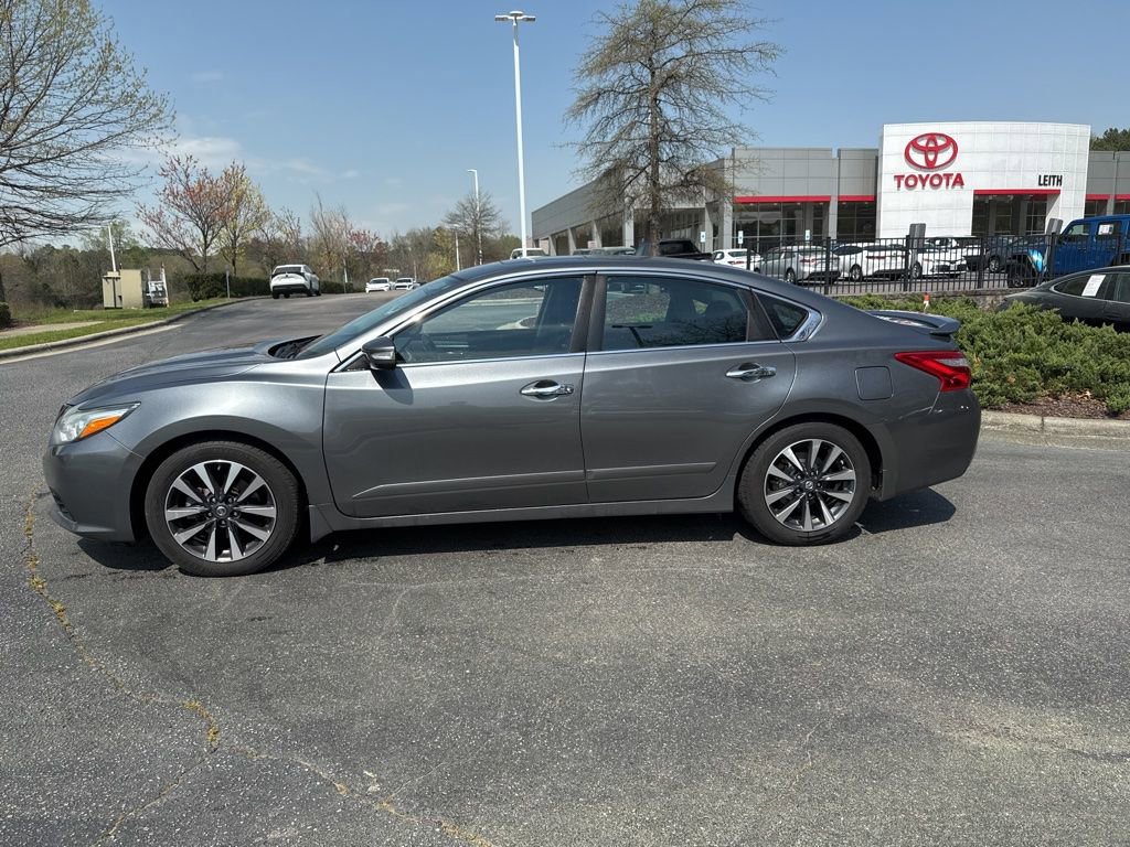 Used 2016 Nissan Altima 2.5 SV w/ Convenience Package image 3