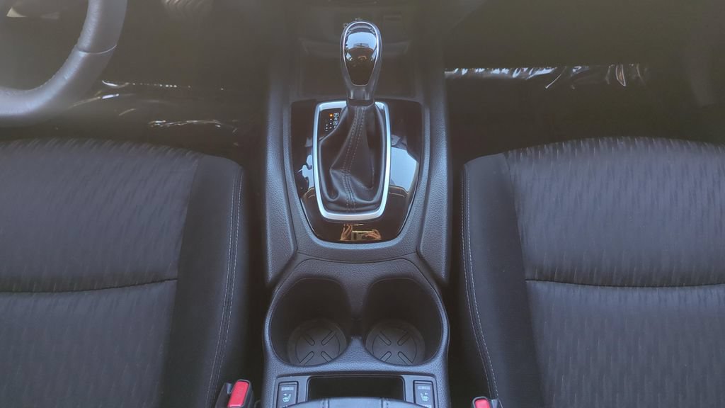 Certified 2018 Nissan Rogue SV w/ Premium Package FWD image 16