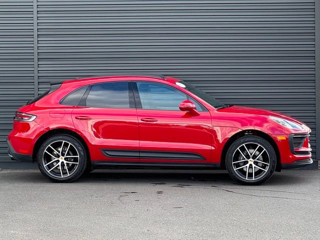 Certified 2025 Porsche Macan image 8