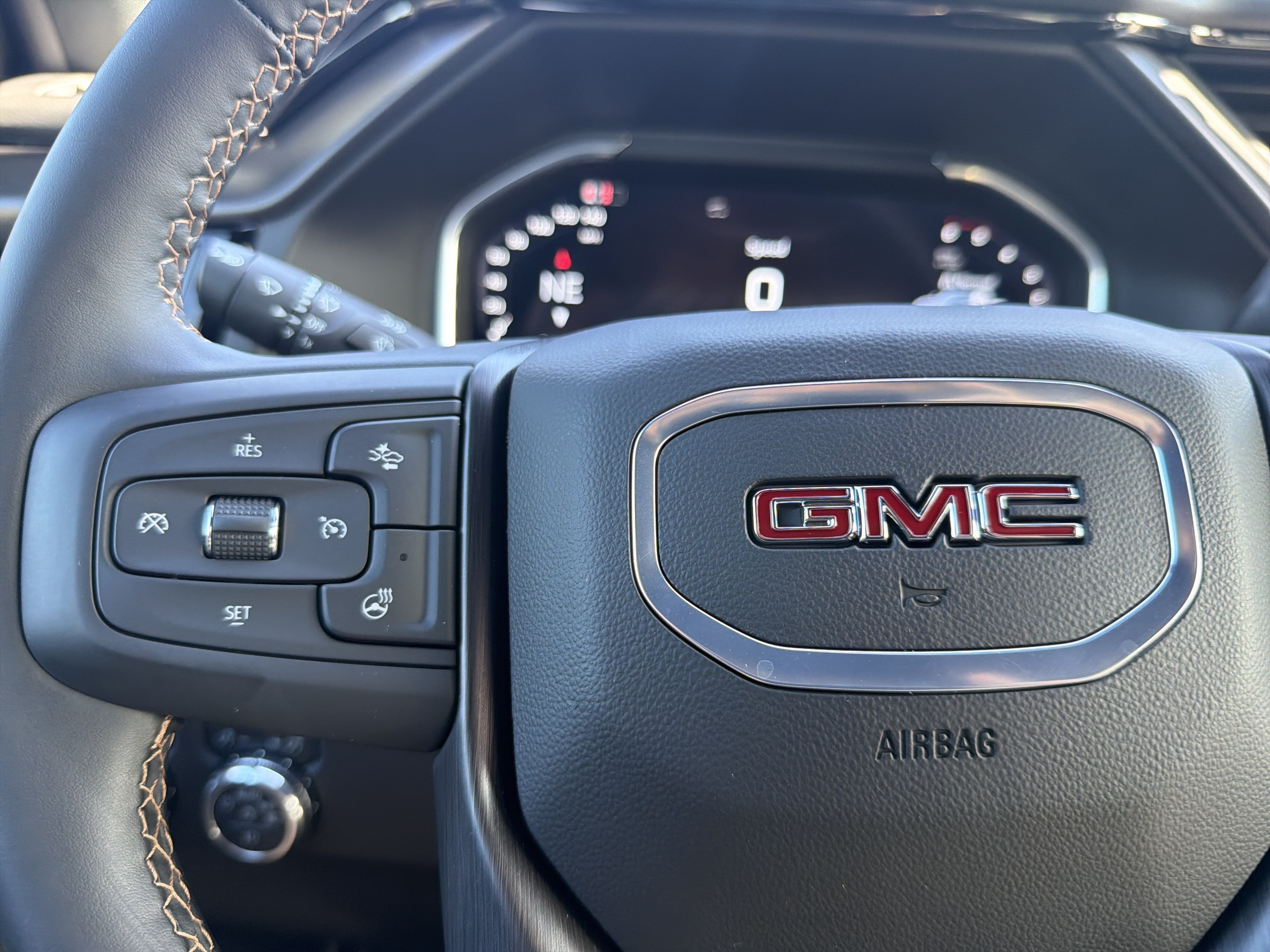 Used 2025 GMC Sierra 2500 AT4 w/ AT4 Premium Plus Package AWD/4WD image 29