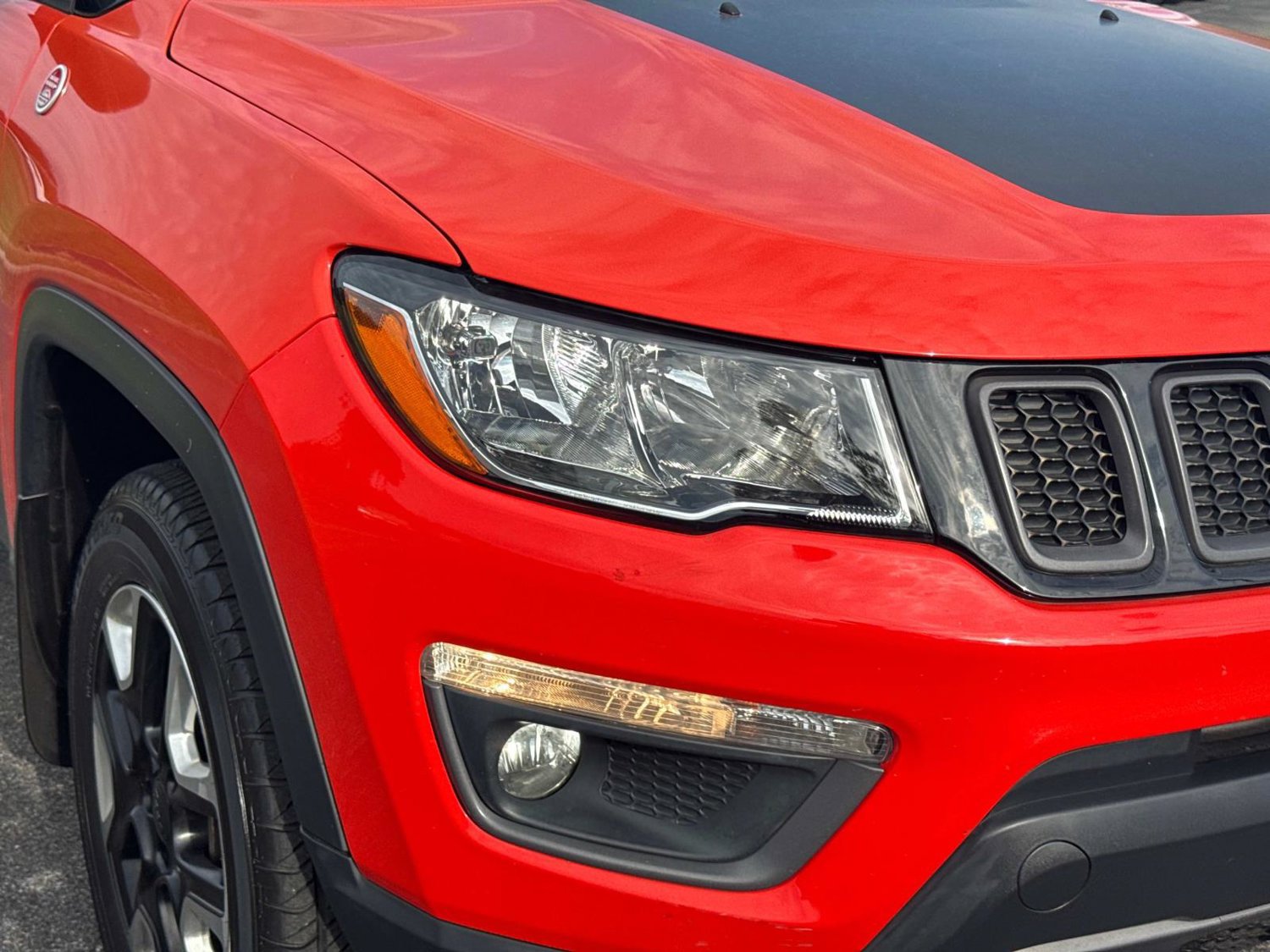 Used 2018 Jeep Compass Trailhawk w/ Cold Weather Group AWD/4WD image 13