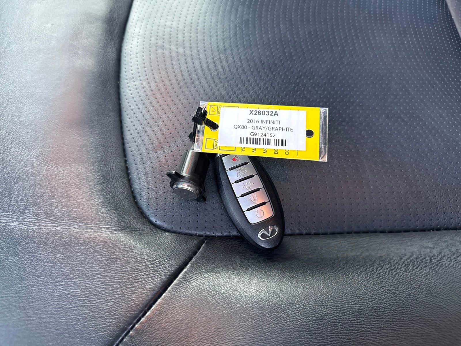 Used 2016 INFINITI QX80 4WD w/ Driver's Assistance Package image 29