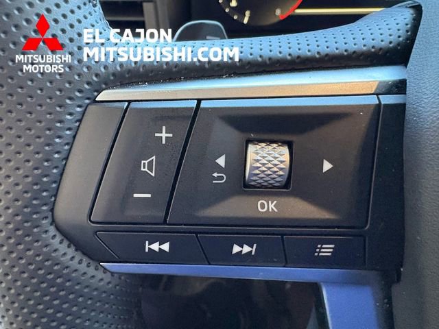 Used 2025 Mitsubishi Outlander AWD image 19