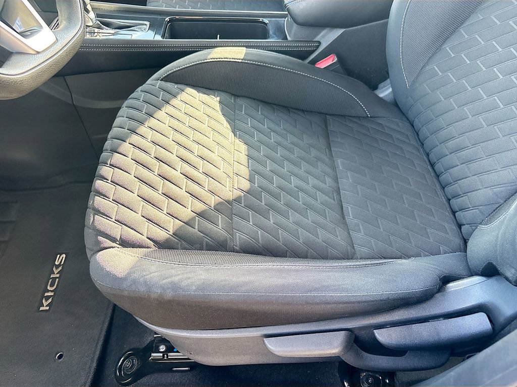 Used 2021 Nissan Kicks SV image 18