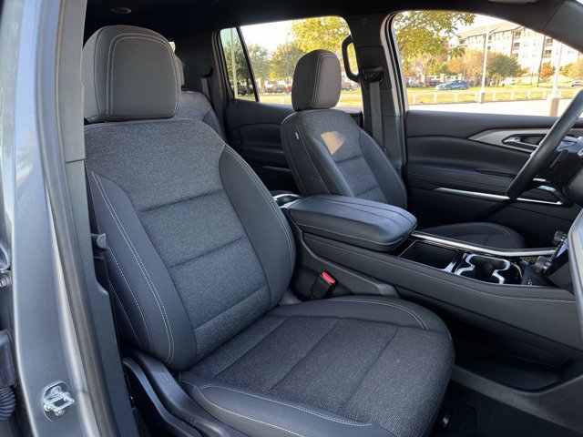 Used 2025 Chevrolet Traverse LT FWD image 30