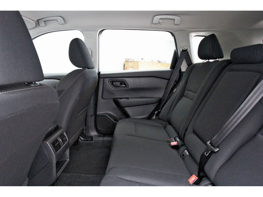 Used 2024 Nissan Rogue S image 10