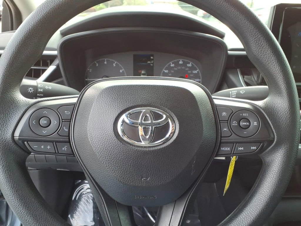 Used 2025 Toyota Corolla LE image 21