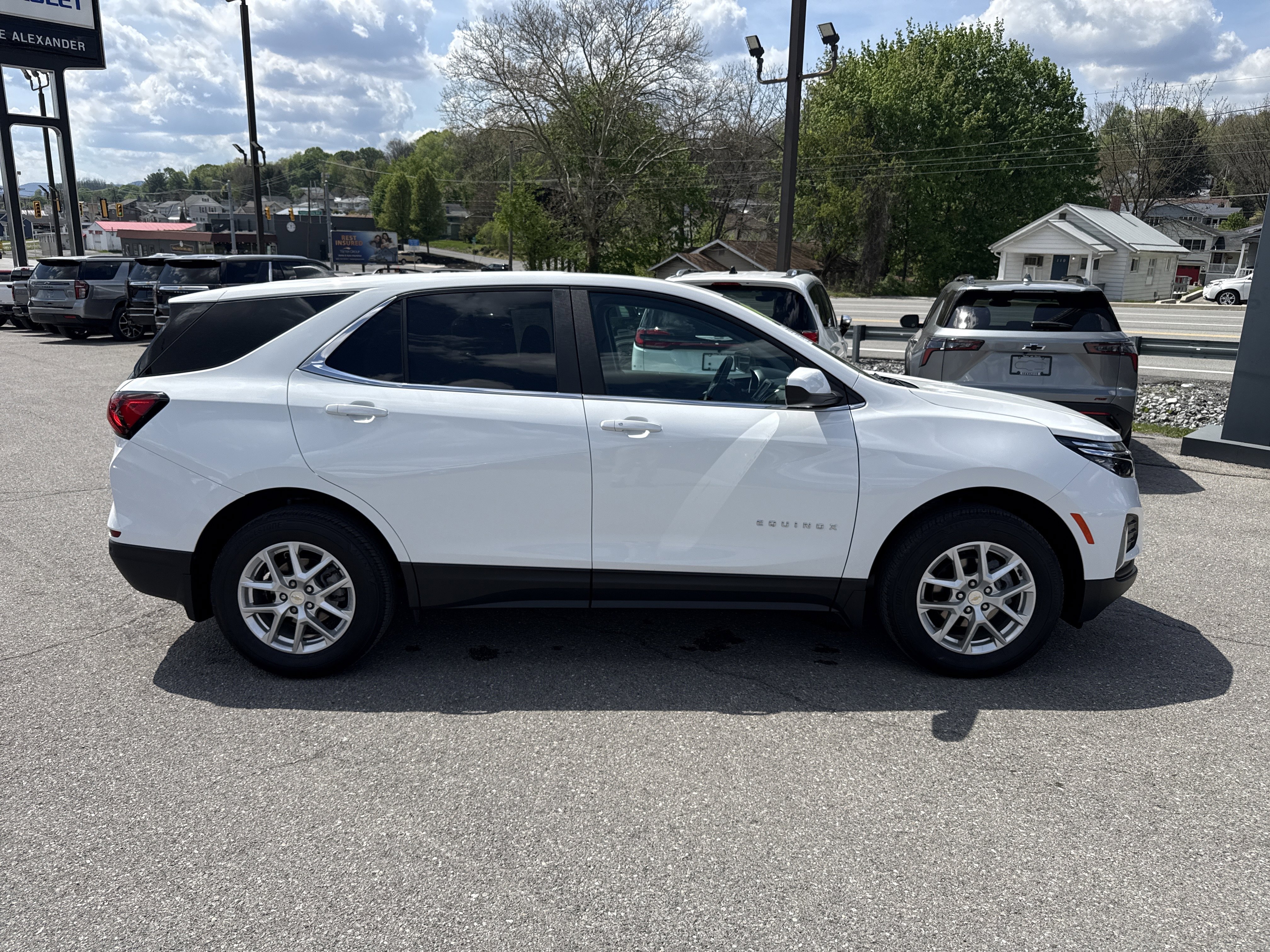 Used 2024 Chevrolet Equinox LT w/ LPO, Floor Liner Package AWD/4WD image 2