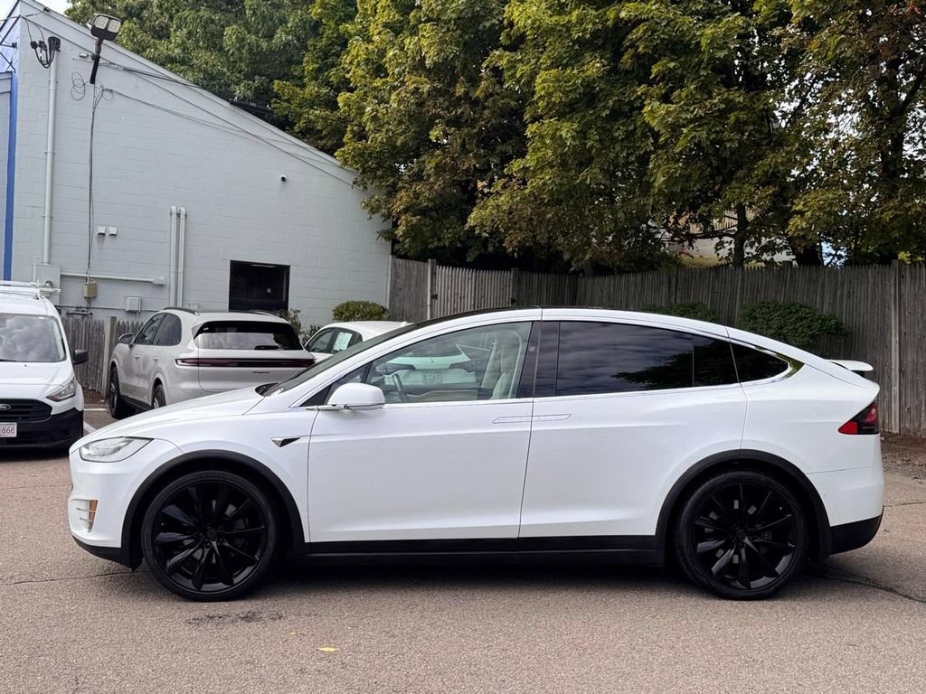 Used 2018 Tesla Model X AWD/4WD image 3