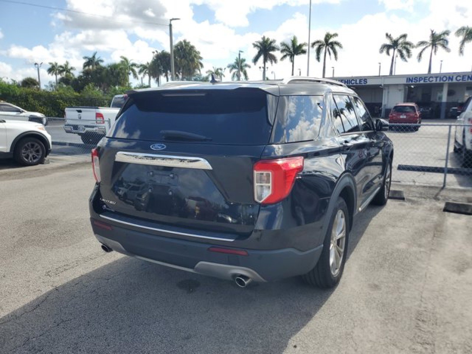 Used 2023 Ford Explorer Limited w/ Limited Technology Package RWD image 7