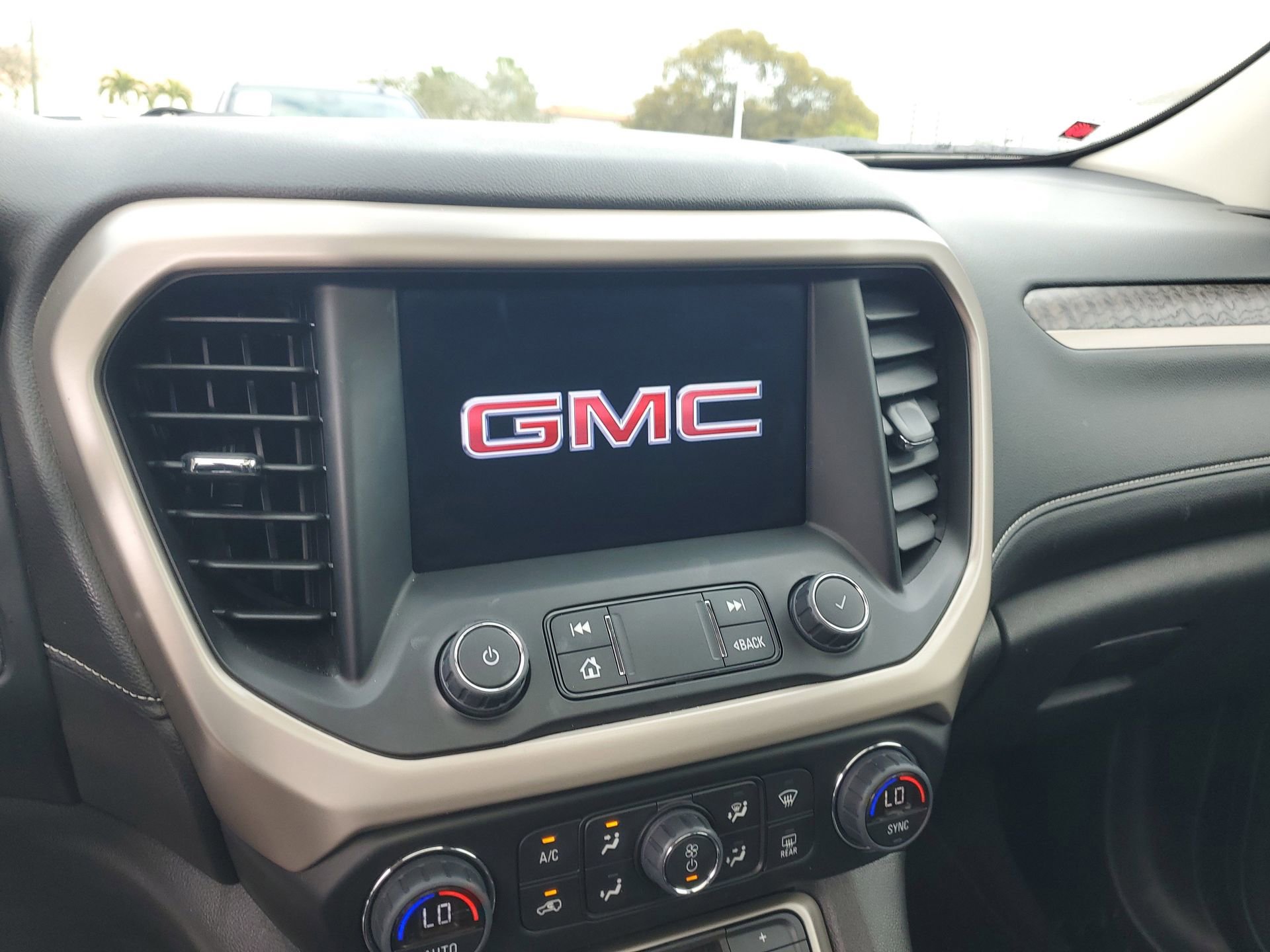 Used 2023 GMC Acadia Denali w/ Denali Technology Package image 30