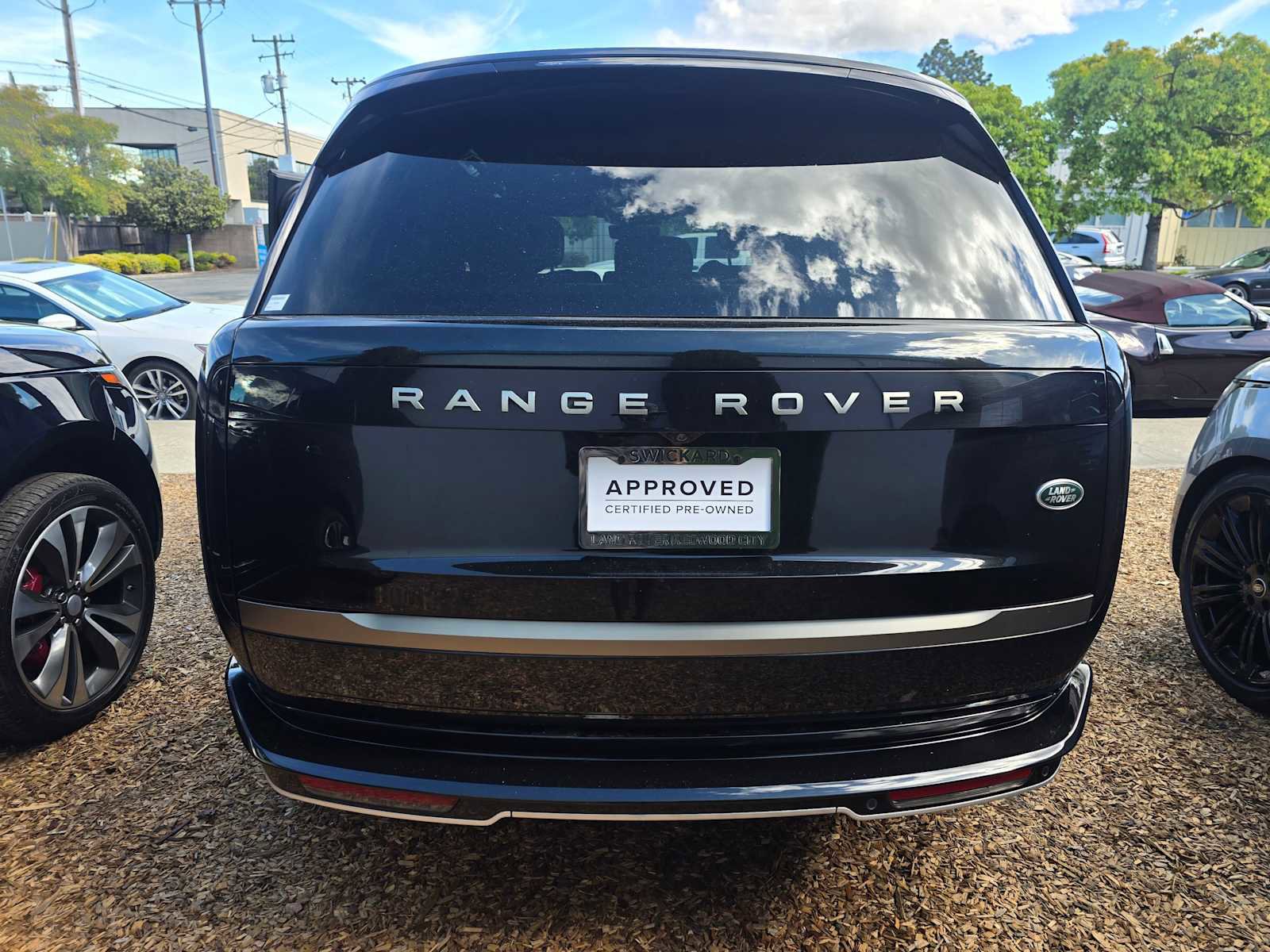 Used 2023 Land Rover Range Rover SE image 2