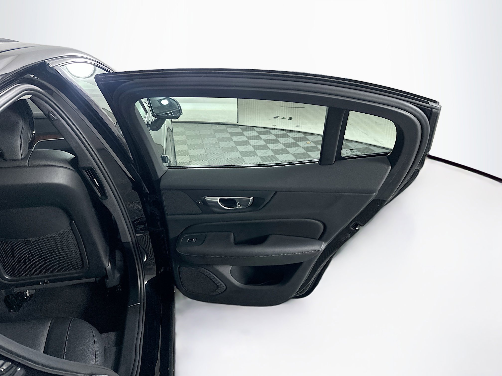 Used 2024 Volvo S60 B5 Plus image 30