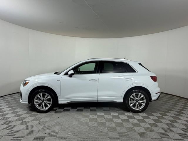 Certified 2021 Audi Q3 2.0T Premium AWD/4WD image 4