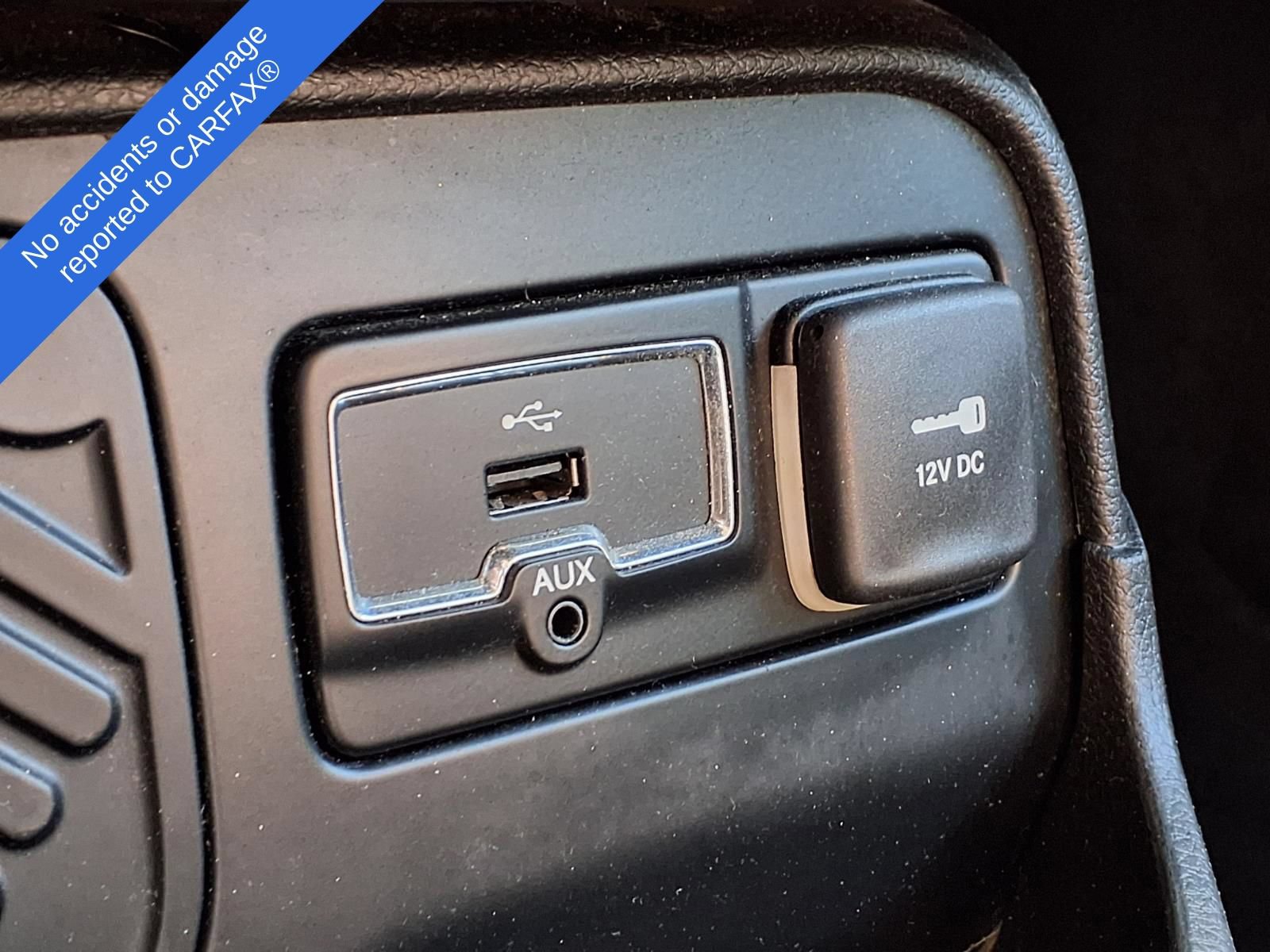 Used 2016 Jeep Renegade Latitude w/ Popular Equipment Group FWD image 31
