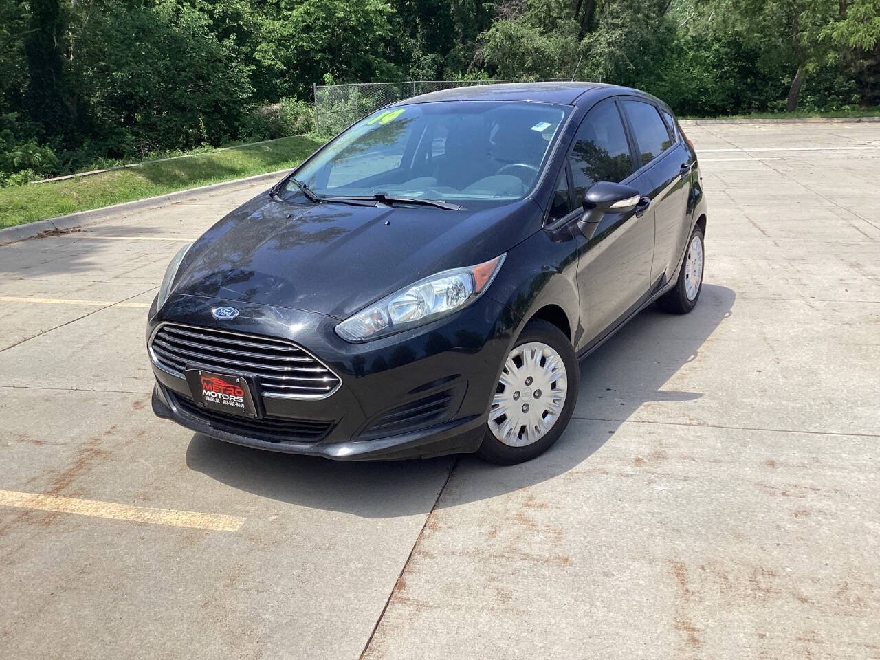 Used 2014 Ford Fiesta SE FWD image 2