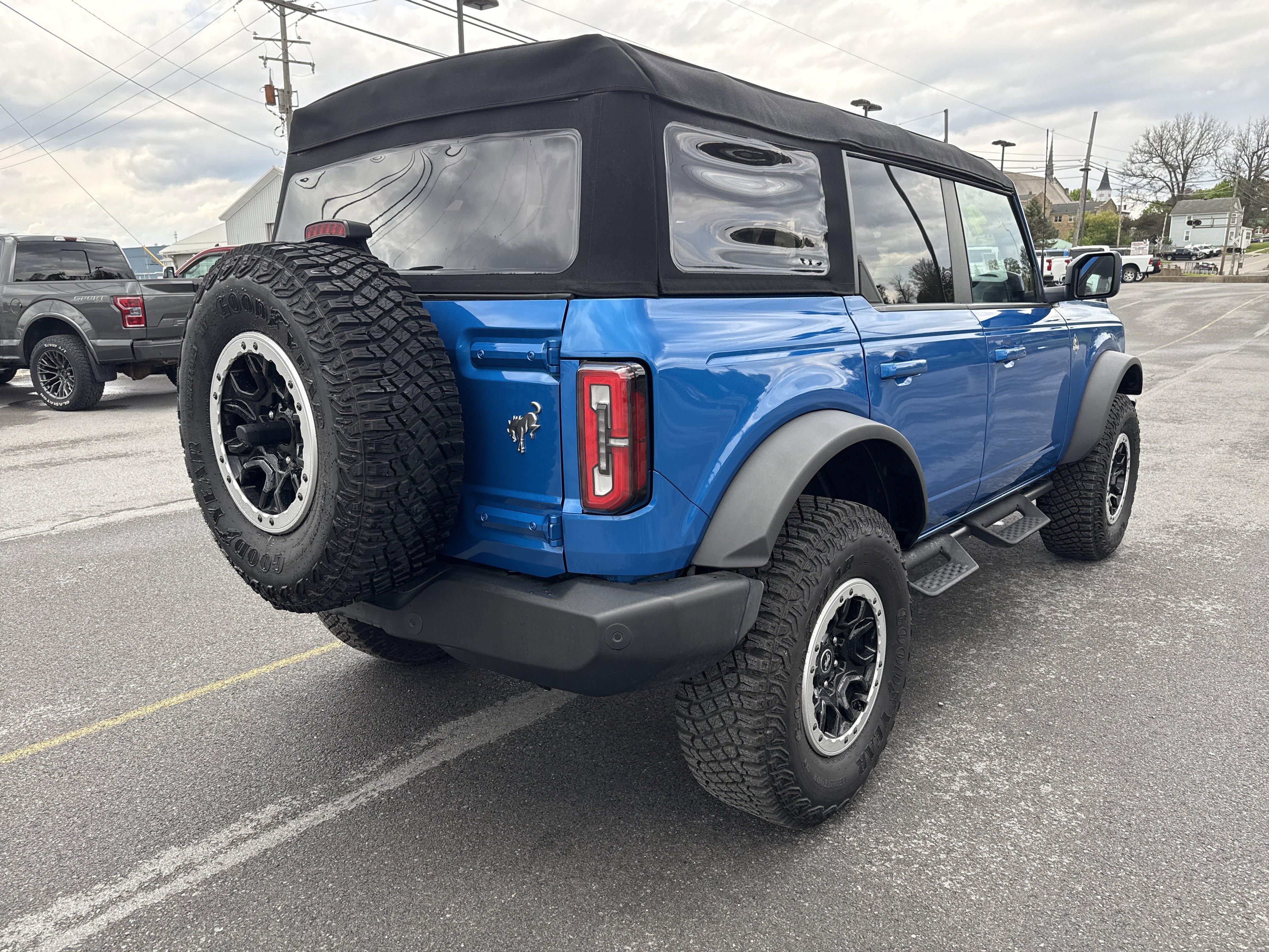 Used 2024 Ford Bronco Outer Banks w/ Sasquatch Package AWD/4WD image 3