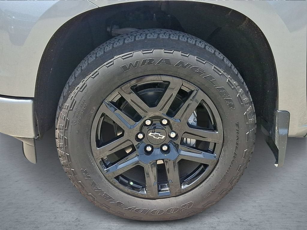 Certified 2024 Chevrolet Silverado 1500 Custom w/ Turbomax Blackout Package AWD/4WD image 9
