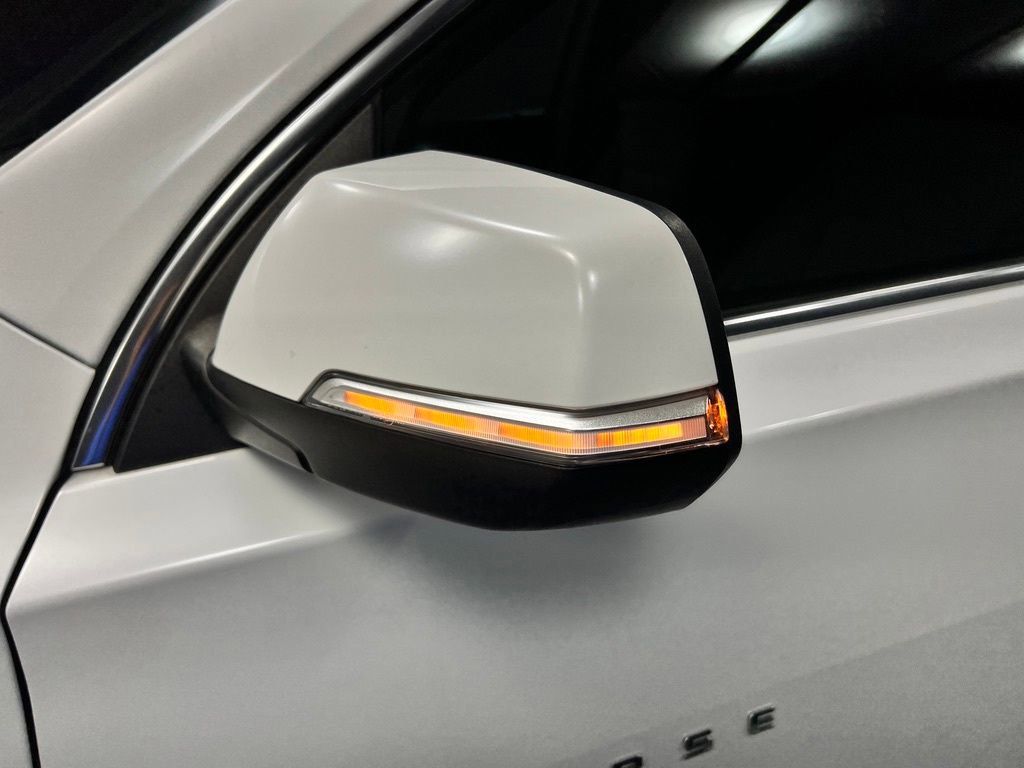 Used 2023 Chevrolet Traverse LT FWD image 25