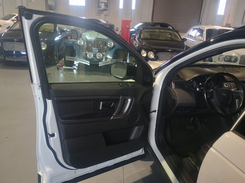 Used 2019 Land Rover Discovery Sport SE AWD/4WD image 10