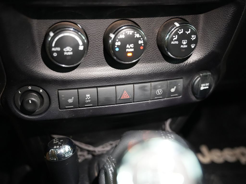 Used 2014 Jeep Wrangler Rubicon w/ Power Convenience Group AWD/4WD image 23