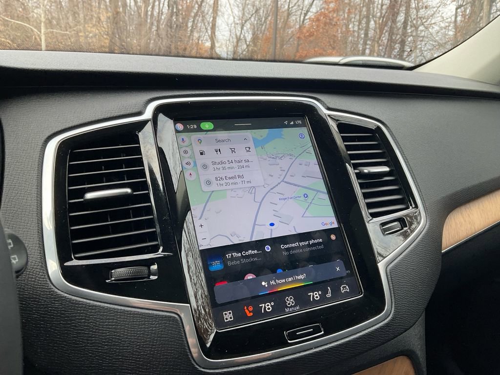 Certified 2025 Volvo XC90 B6 Plus image 18