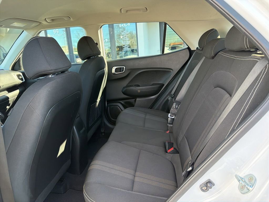 Used 2020 Hyundai Venue SEL image 19