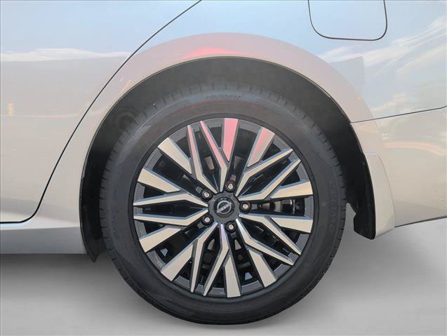Used 2024 Nissan Altima 2.5 SV w/ SV Premium Package FWD image 29