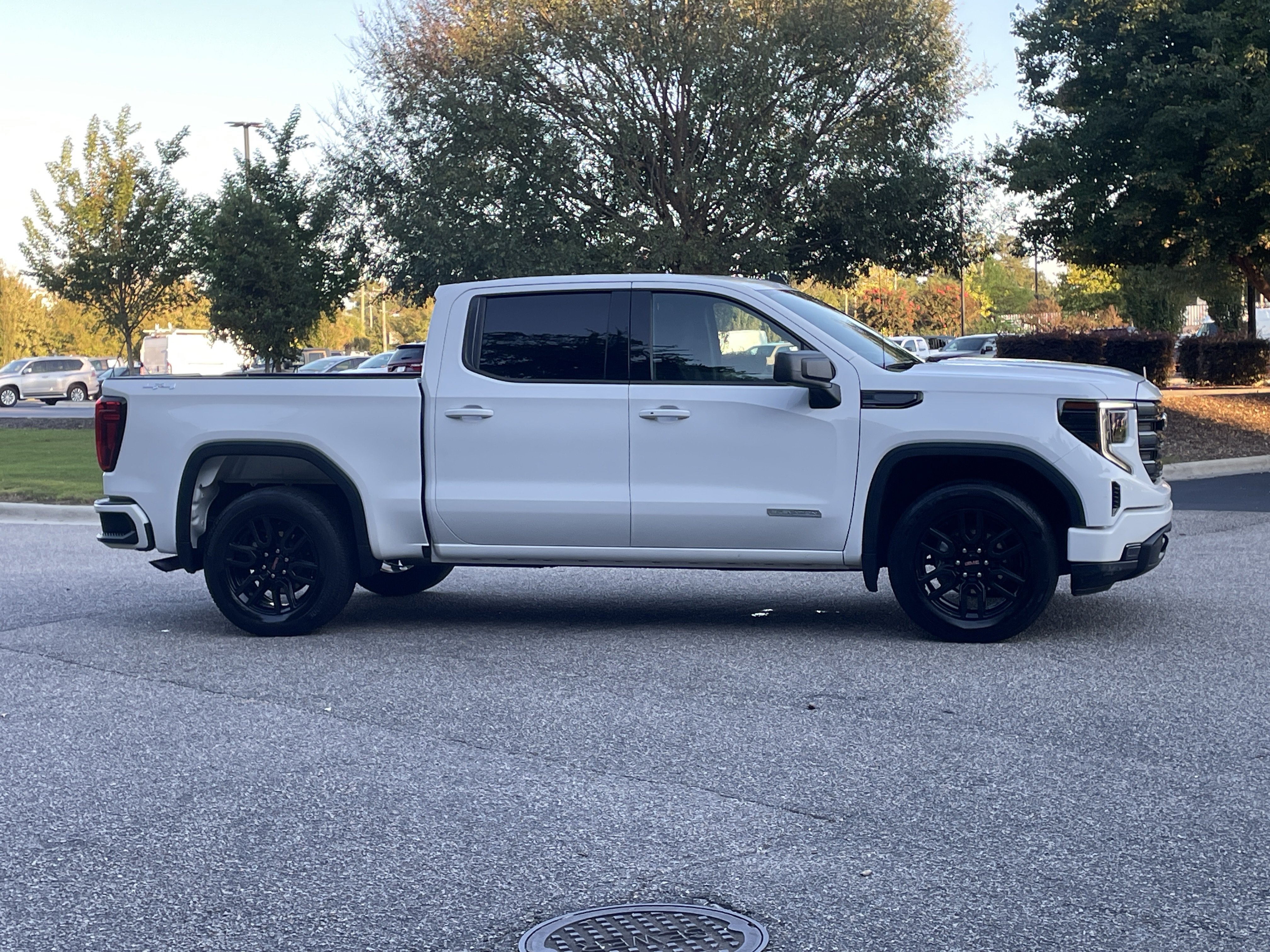Used 2024 GMC Sierra 1500 Elevation AWD/4WD image 10