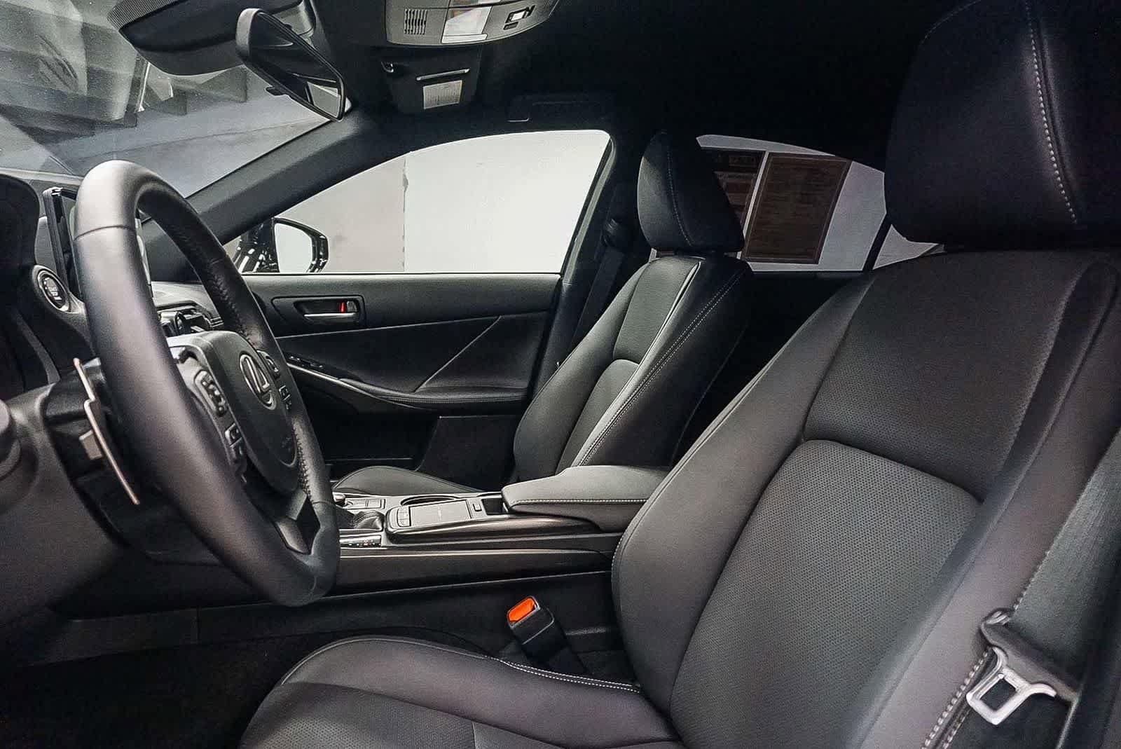 Certified 2025 Lexus IS 300 F Sport RWD image 17