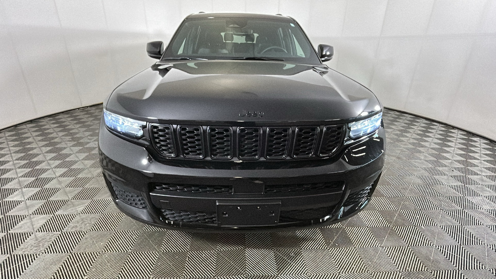 Used 2023 Jeep Grand Cherokee L Laredo AWD/4WD image 9